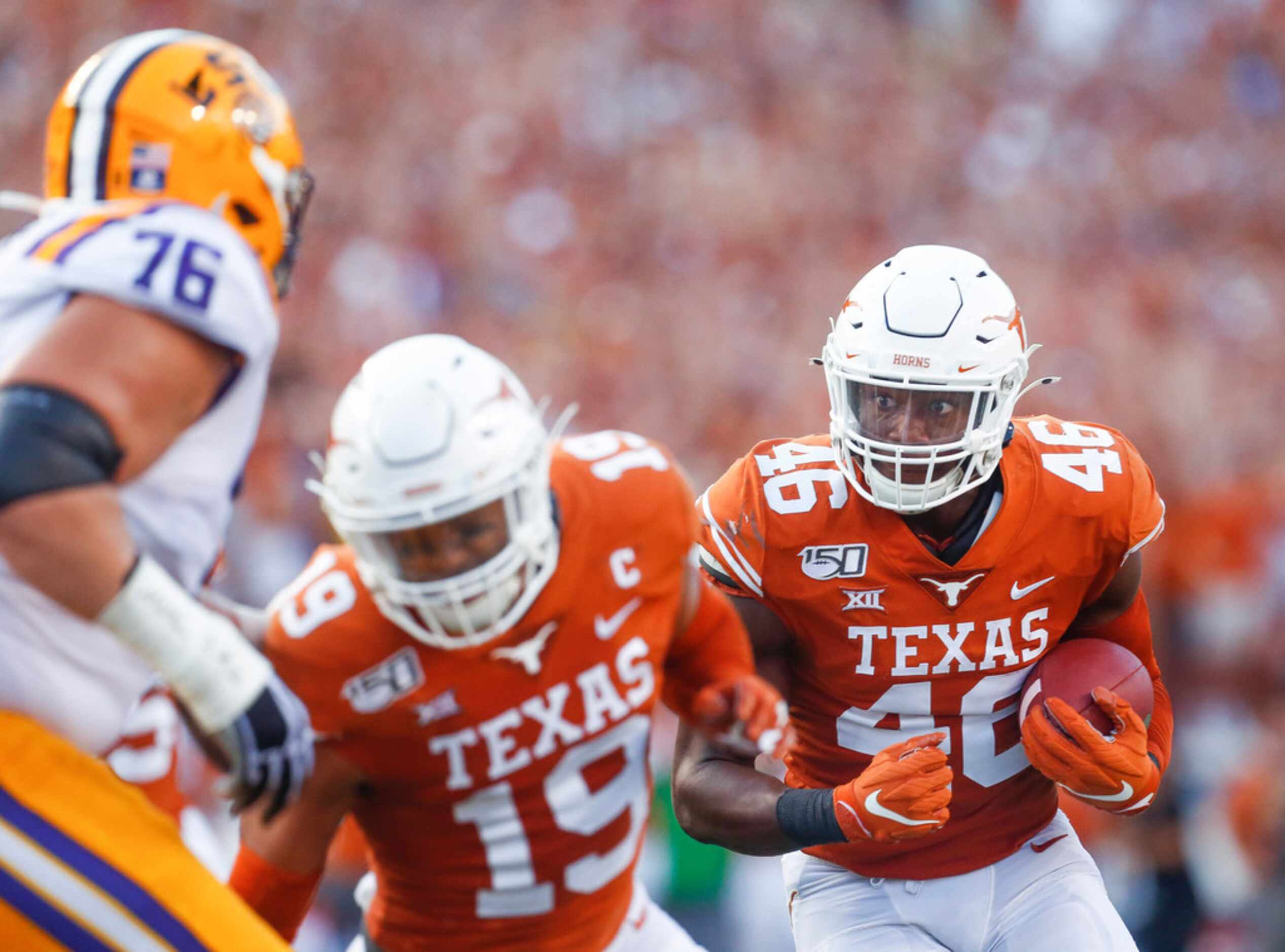 Texas Longhorns linebacker Joseph Ossai (46) recovers a fumbled LSU Tigers ball during the...