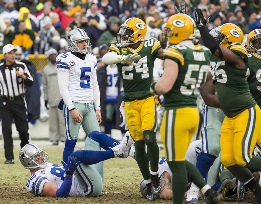 Dallas Cowboys kicker Dan Bailey (5) reacts after missing a field goal attempt during the...