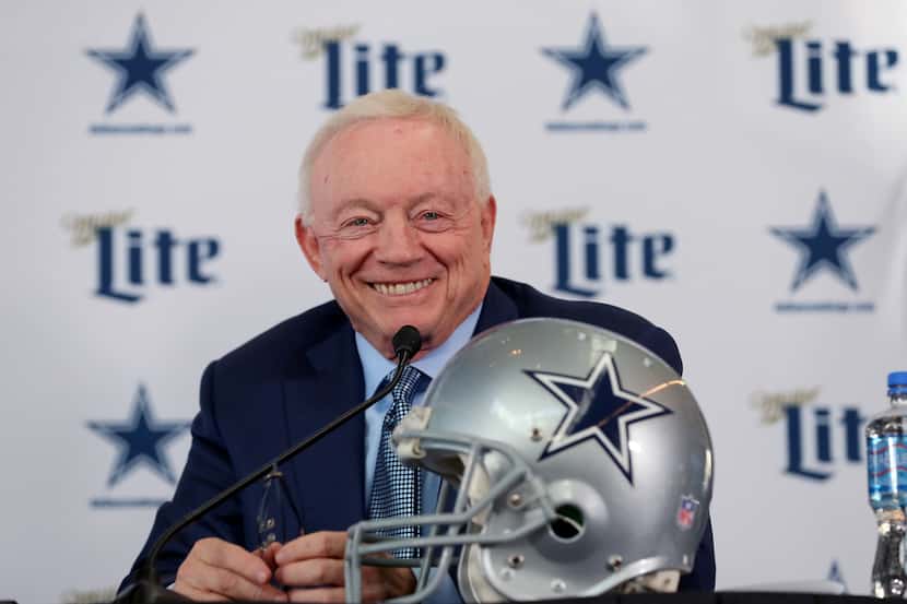 El dueño de los Cowboys de Dallas, tiene  planes para expandir la presencia de su equipo en...