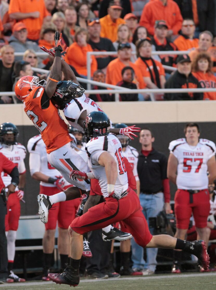 Nov 17, 2012; Stillwater OK, USA; Oklahoma State Cowboys wide receiver Isaiah Anderson (82)...