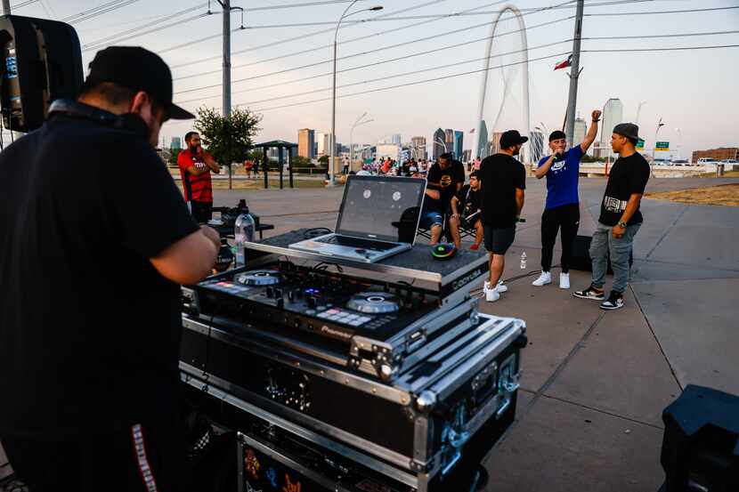 Urban Rapstars se fundó en la ciudad de Dallas en 2018. La liga de raperos del genero...