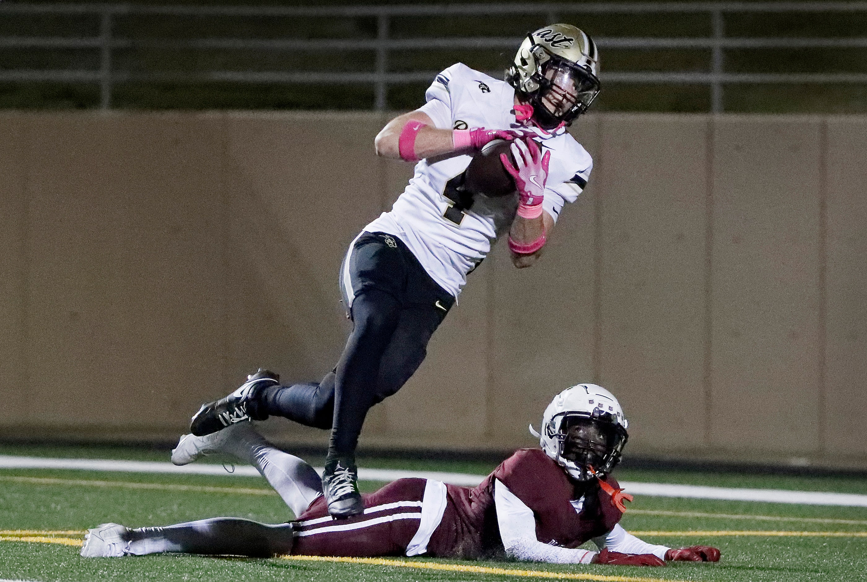 Plano East High School tight end Jackson Howard (4) pulls in a touchdown pass as Plano High...