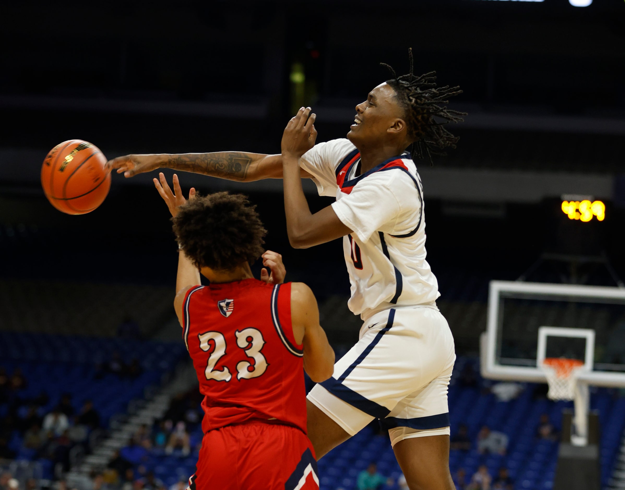 San Antonio Veterans Memorial vs. Dallas Kimball in a Class 5A state semifinal on Thursday,...