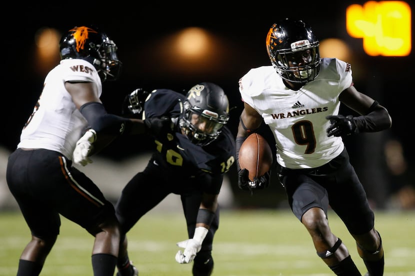 FILE - West Mesquite's Dylan Wright (9) carries the ball as JuJu Hargrave (left) blocks...