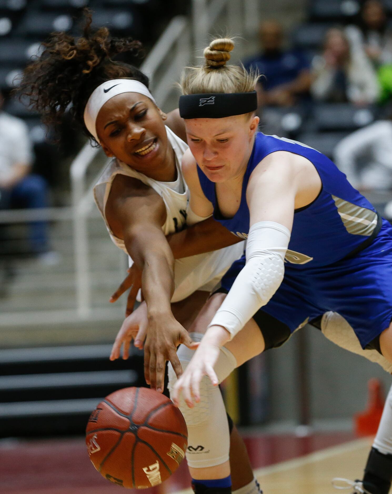 Midlothian's Hallie Mayfield (20), right, recovers a loose ball past Frisco Lone Star's...