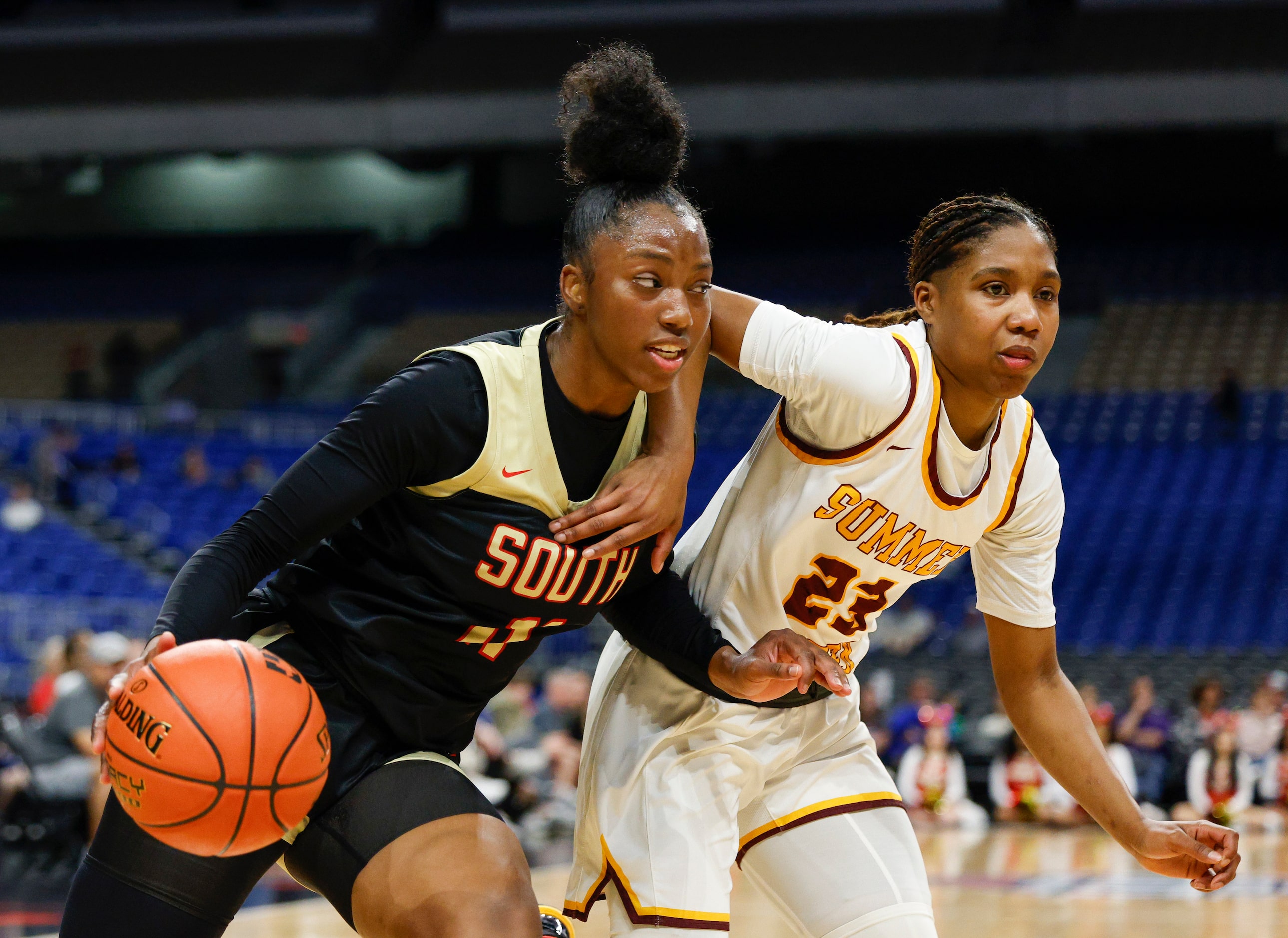 South Grand Prairie guard Jahcelyn Hartfield (11) drives past Humble Summer Creek guard...