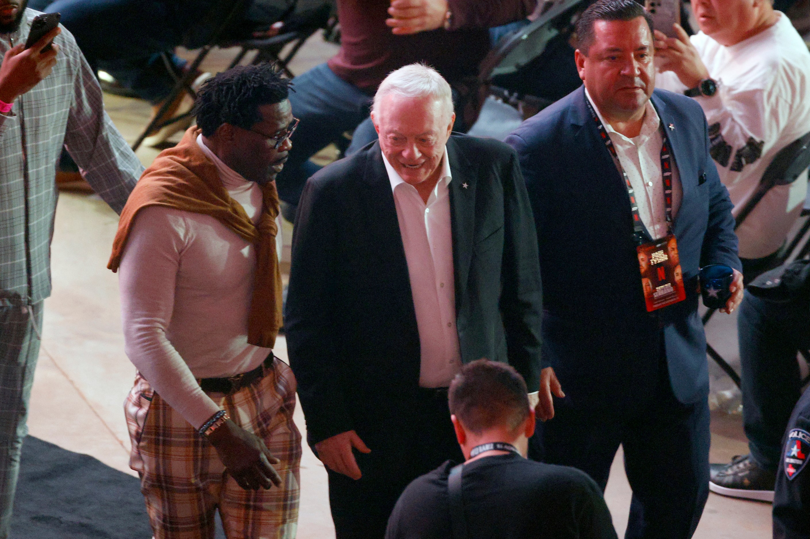 Michael Irvin talks with Jerry Jones before a boxing match between Mike Tyson and Jake Paul...