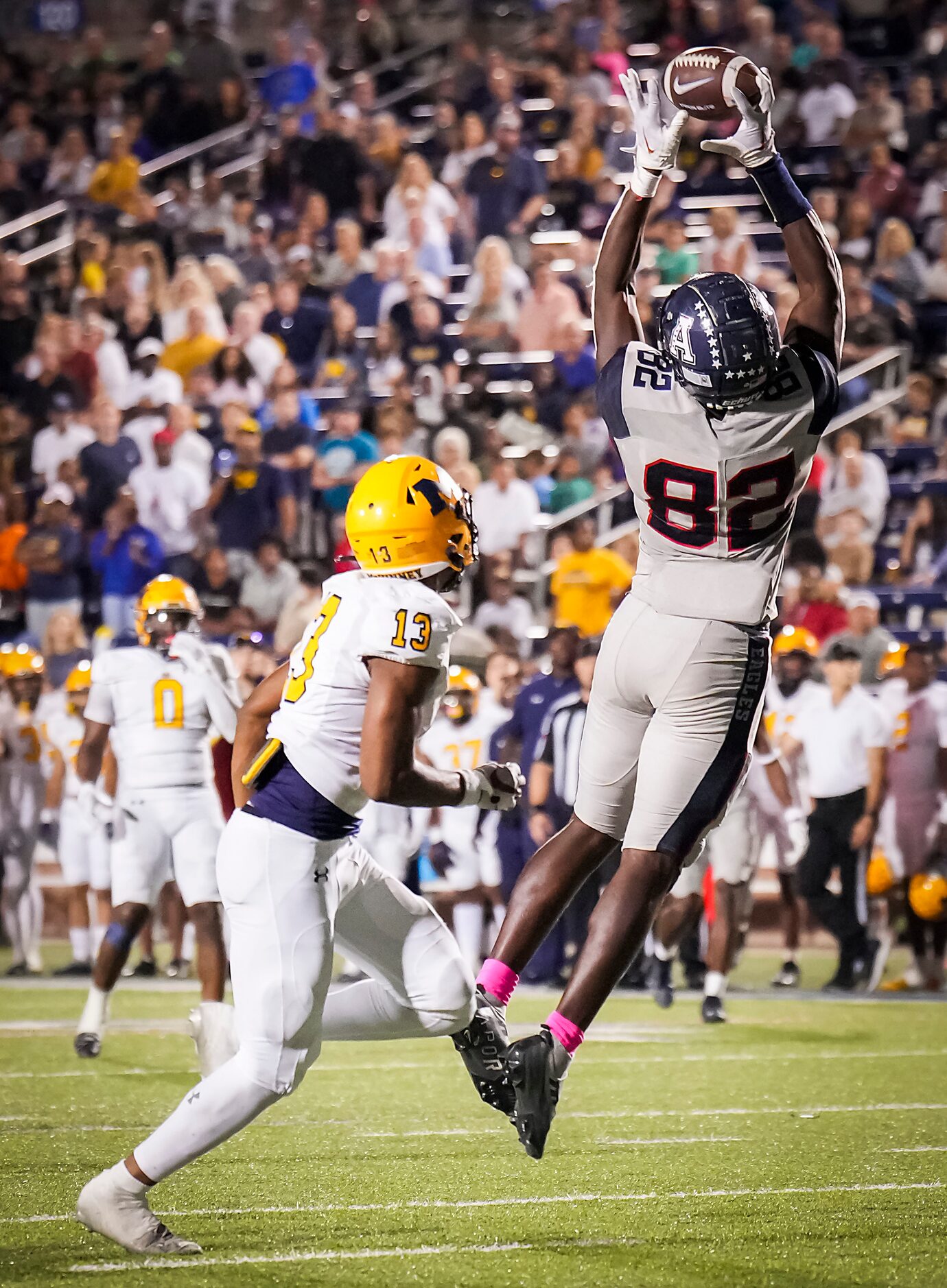 Allen wide receiver Davon Mitchell (82) catches a 26-yard touchdown pass to give the Eagles...