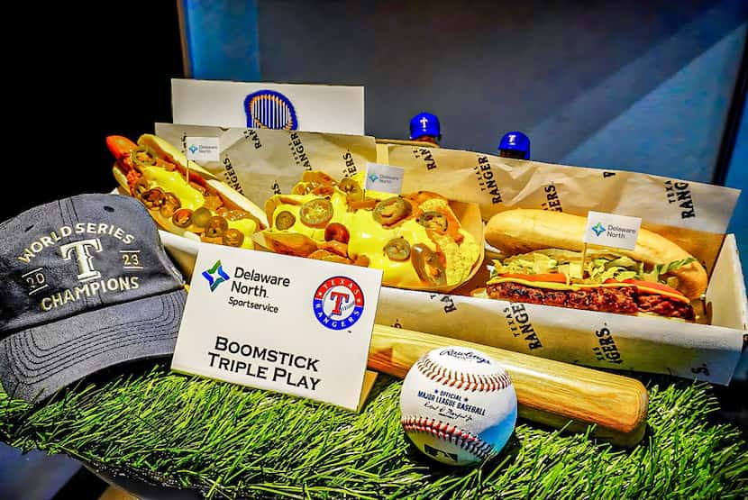 El Boomstick Triple Play es el ítem más grande del nuevo menú de los Texas Rangers para este...