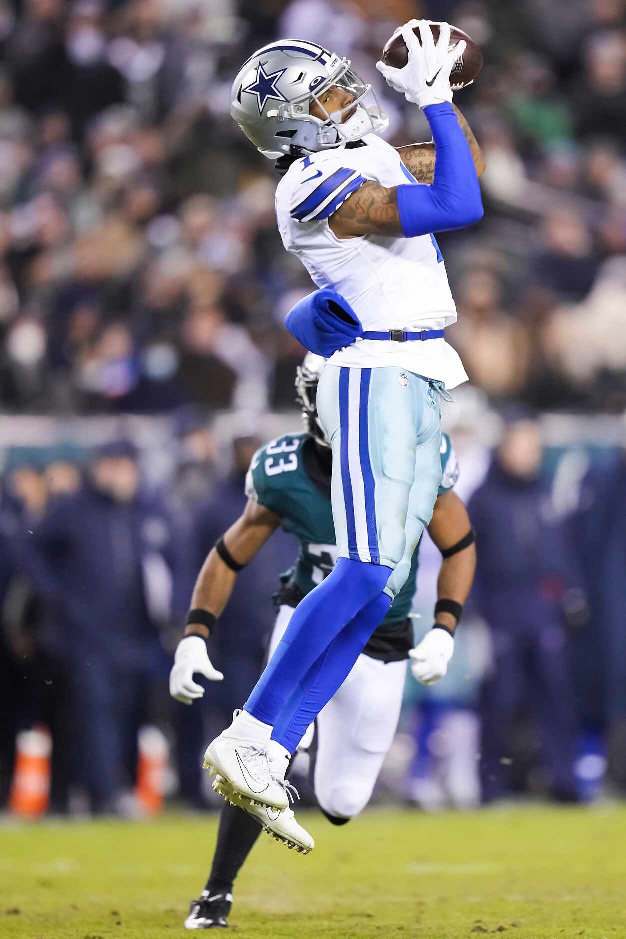 Dallas Cowboys wide receiver Ced Wilson (1) pulls in a 28-yard pass as Philadelphia Eagles...