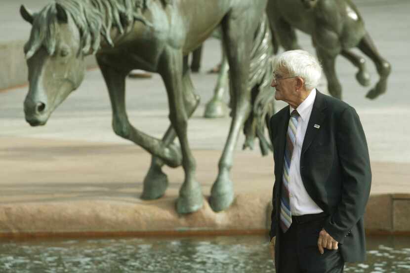 Robert Glen, the sculptor who designed the "Mustangs at Los Colinas" in Irving.