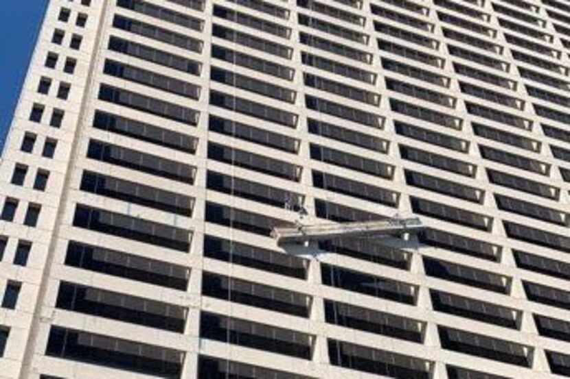 A window-washing platform collapsed on the side of a Fort Worth high-rise, trapping two...