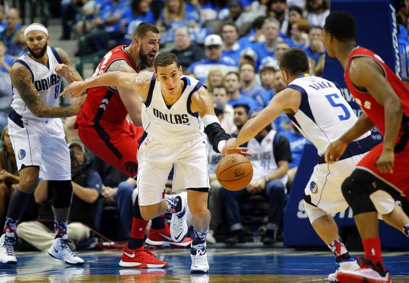 Dallas Mavericks forward Dwight Powell (7) picks up a steal in the first half against the...
