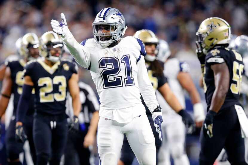 Dallas Cowboys running back Ezekiel Elliott (21) celebrates his big final drive run against...