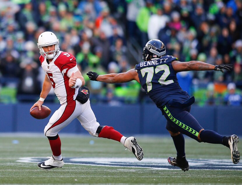 SEATTLE, WA - DECEMBER 31:  Quarterback Drew Stanton #5 of the Arizona Cardinals eludes...