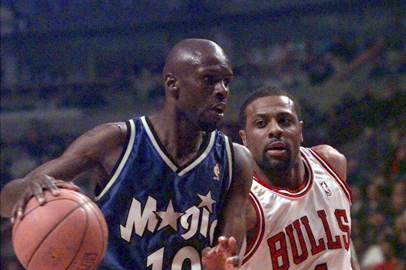 Orlando Magic's Darrell Armstrong (10) drives around Chicago Bulls' Randy Brown in the first...