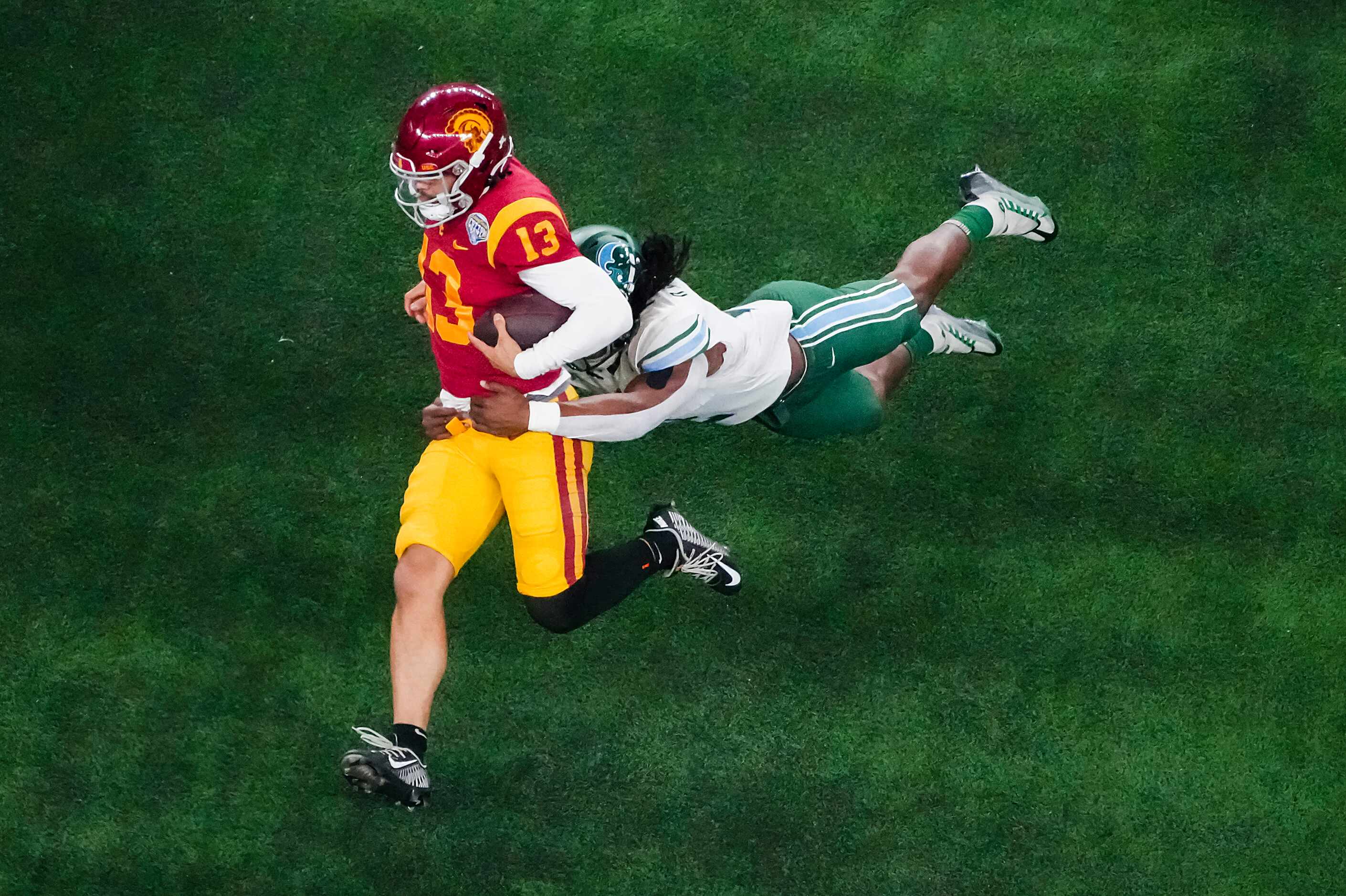 USC quarterback Caleb Williams (13) tries to get past Tulane linebacker Dorian Williams (2)...