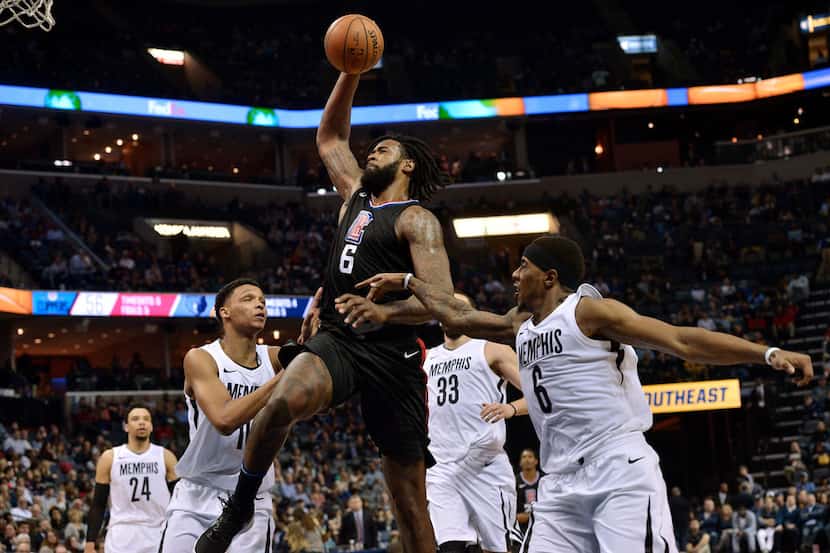 Los Angeles Clippers center DeAndre Jordan (6) jumps to shoot between Memphis Grizzlies...