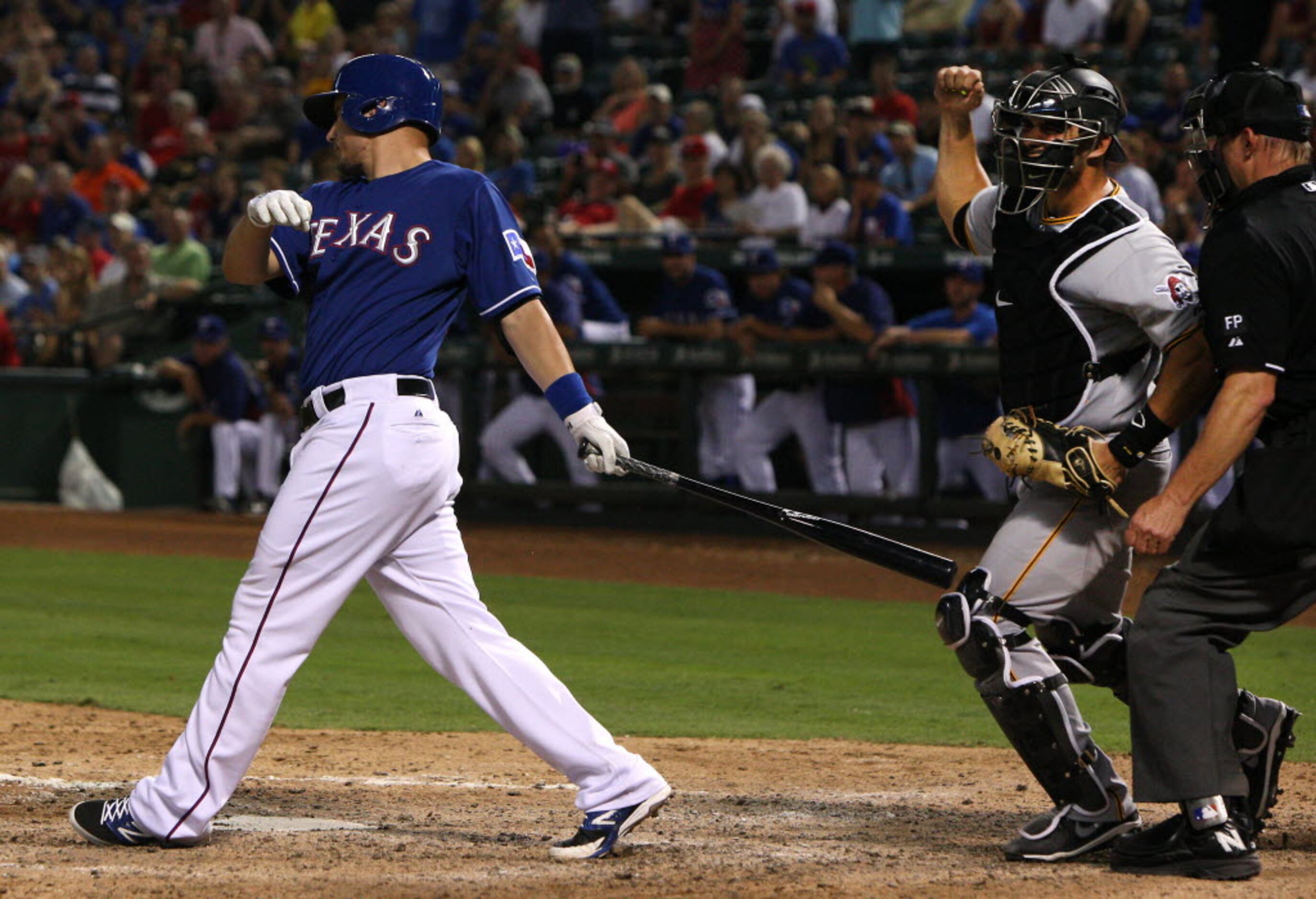 Former Ranger Ian Kinsler dons Israel baseball jersey for ALCS Game 3  ceremonial first pitch