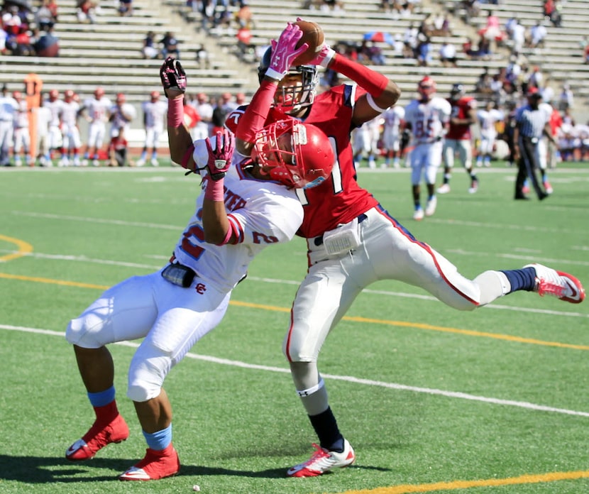 Kimball wide receiver Prentavious Morehead grabs a touchdown pass over Carter defender...