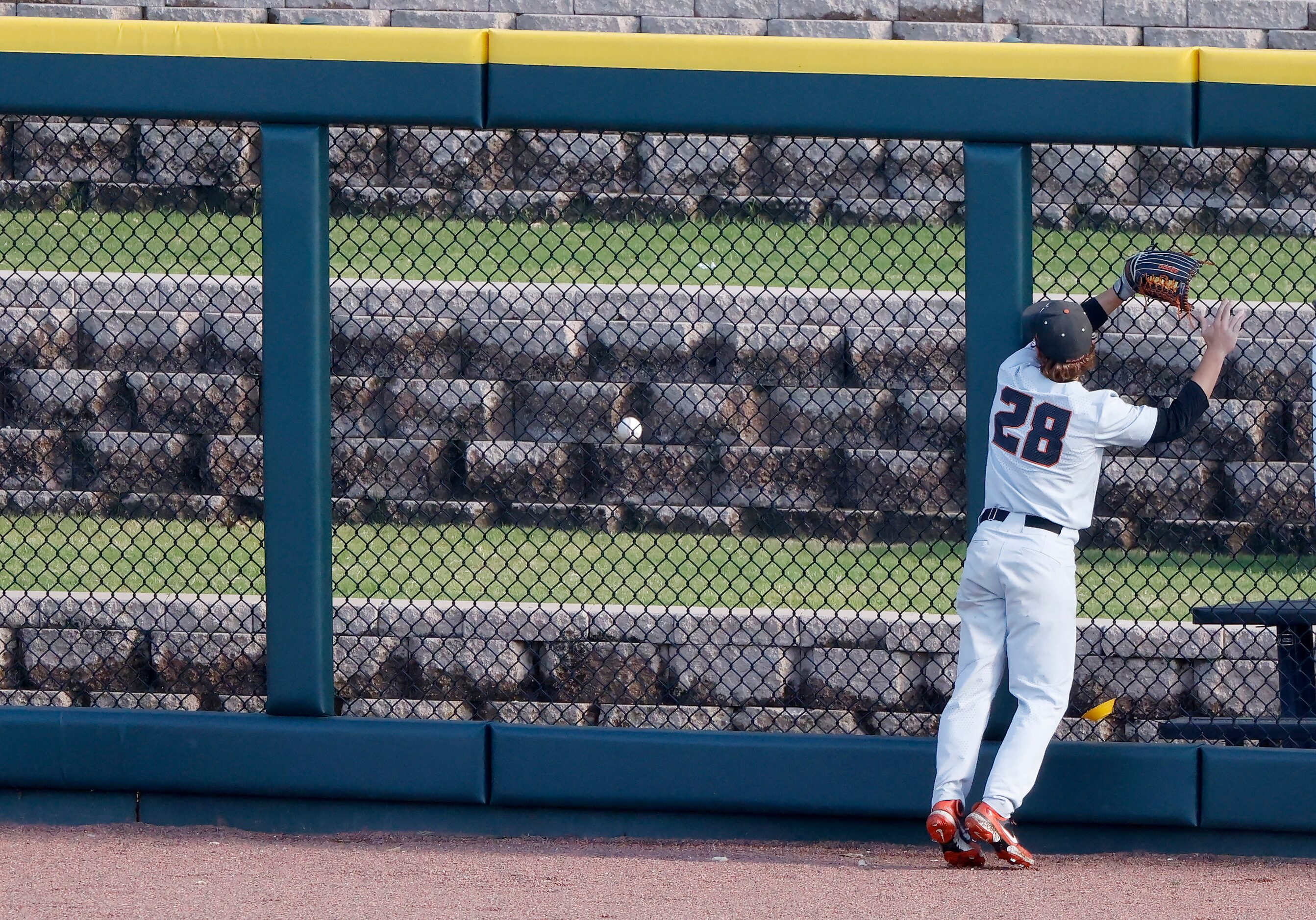 Oregon St. infielder Wade Meckler (28) watches Dallas BaptistÕs hitter River TownÕs two-run...