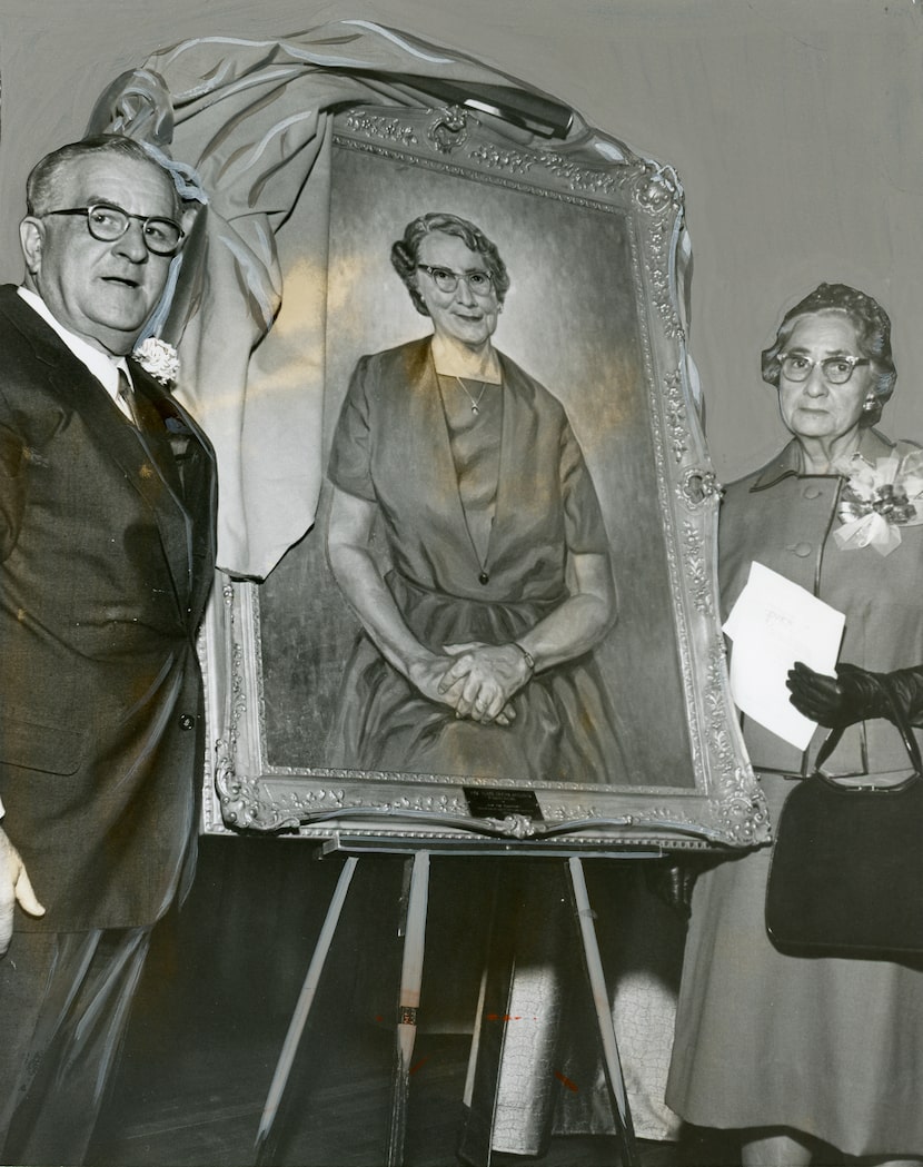 Pearl C. Anderson at a portrait unveiling in November 1963.