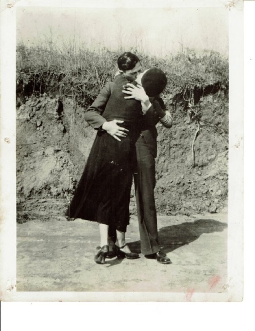 The kissing couple, Bonnie Parker and Clyde Barrow.