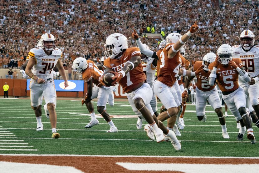 Texas running back Keilan Robinson (7) scores a touchdown after picking up the punt he...