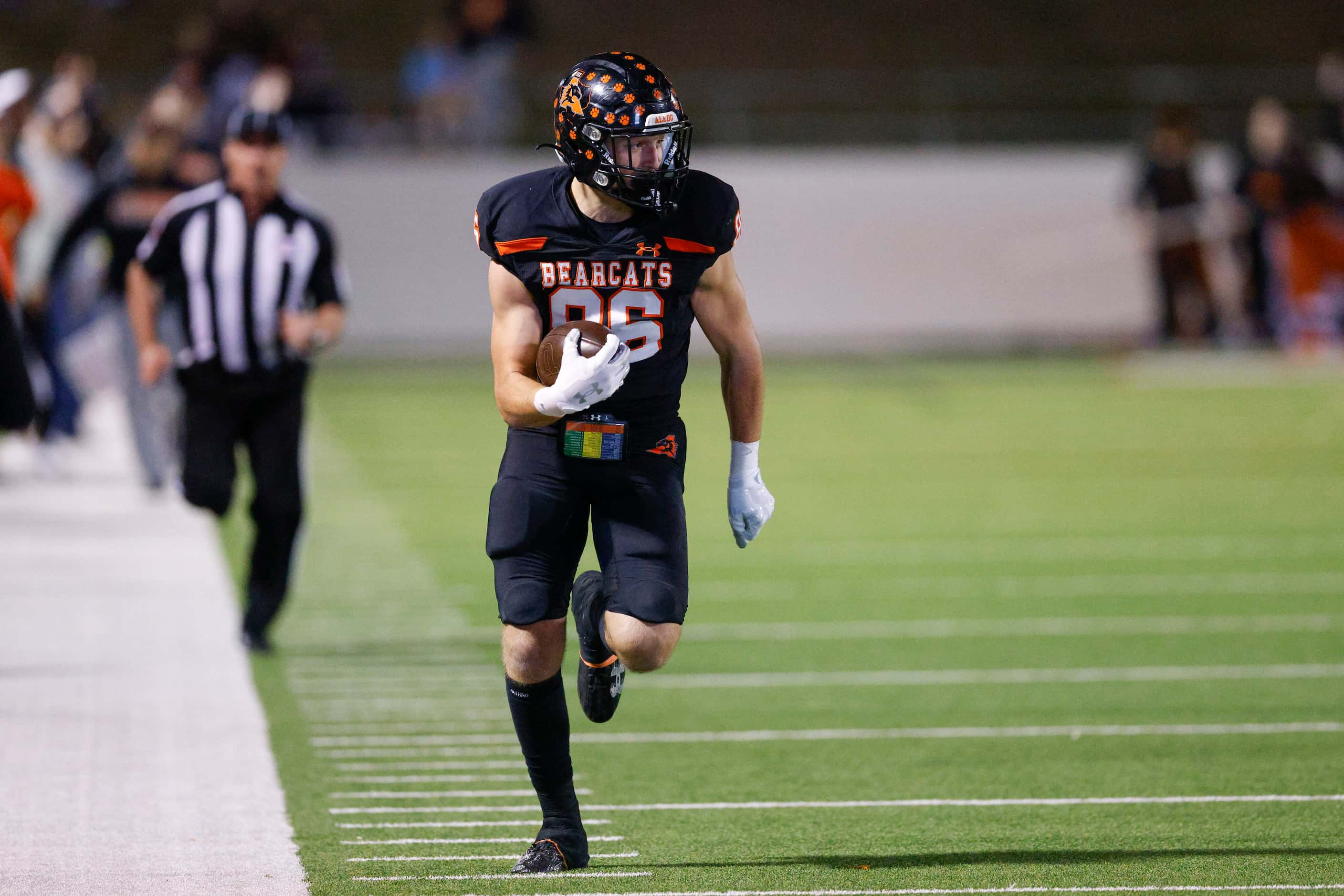 Aledo tight end Tyson Timms (86) runs down the sideline after catching a pas during the...