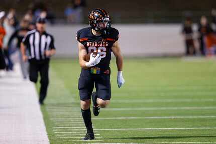 Aledo tight end Tyson Timms (86) runs down the sideline after catching a pas during the...