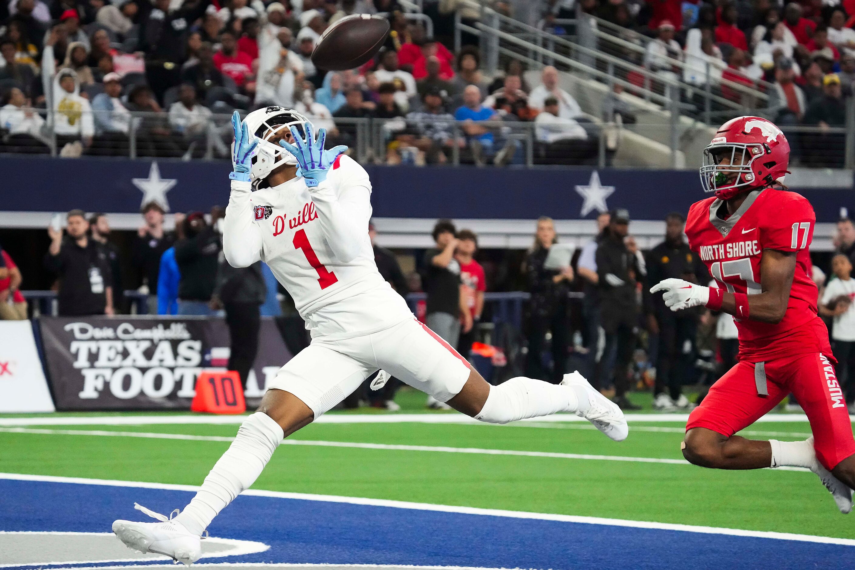 Duncanville’s Dakorien Moore (1) catches a 39-yard touchdown pass as Galena Park North Shore...