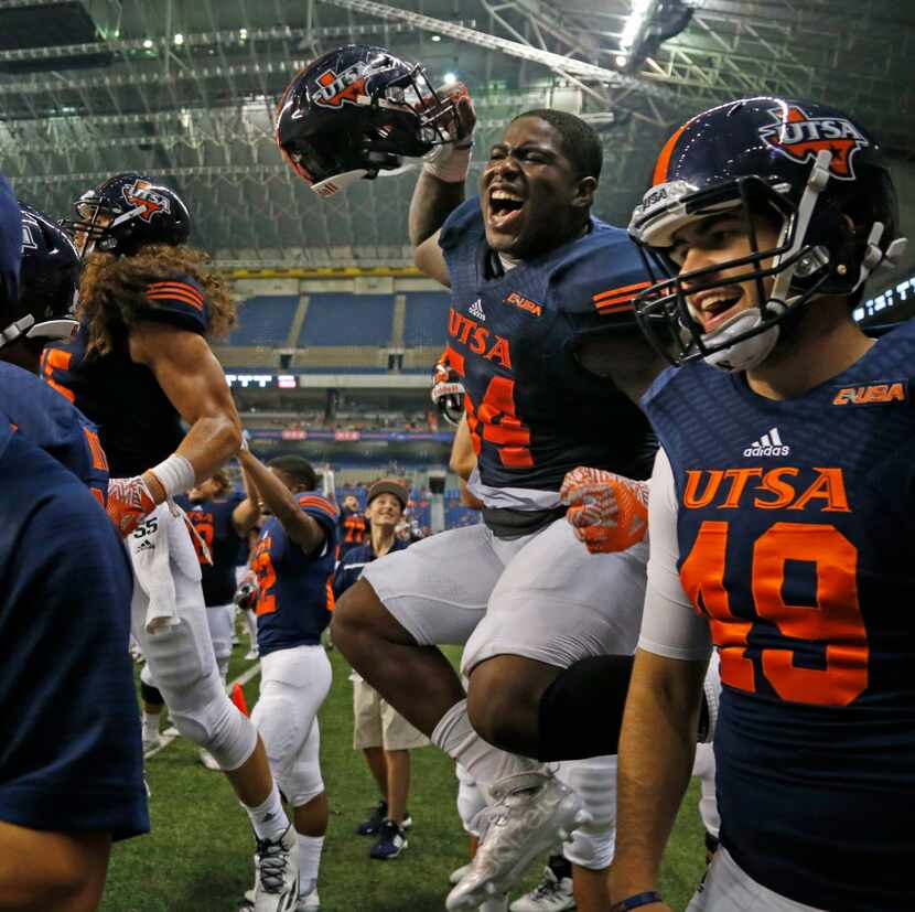 UTSA defense including Kevin Strong Jr. celebrates after their last team's last touchdown ...
