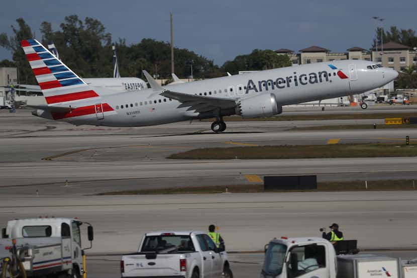 American Airlines eliminó alrededor de 120 vuelos el sábado y 176 el domingo,...