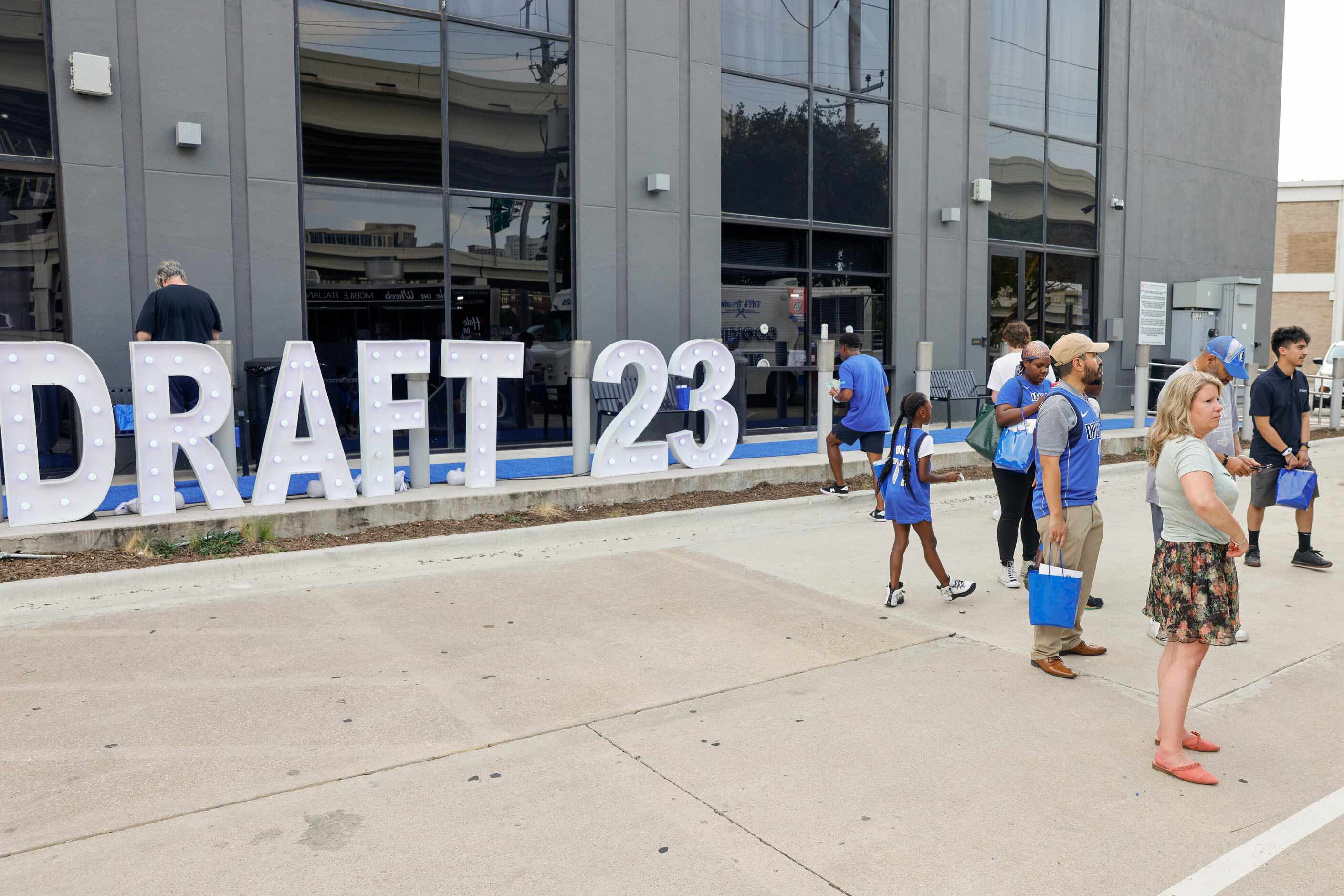 Dallas Mavericks fans wait in line at a pair of food trucks during a 2023 NBA Draft watch...