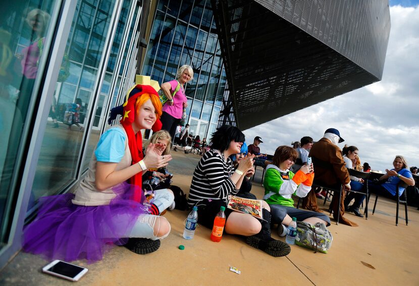 (from left) Kiely Pittman of Plano, Texas, Kate Burr (obscured) of Denison, her sister...