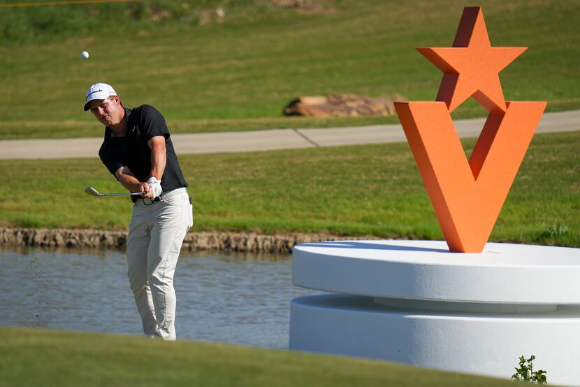Parker Coody chips to the green on the 18th hole during the final round of the Korn Ferry...
