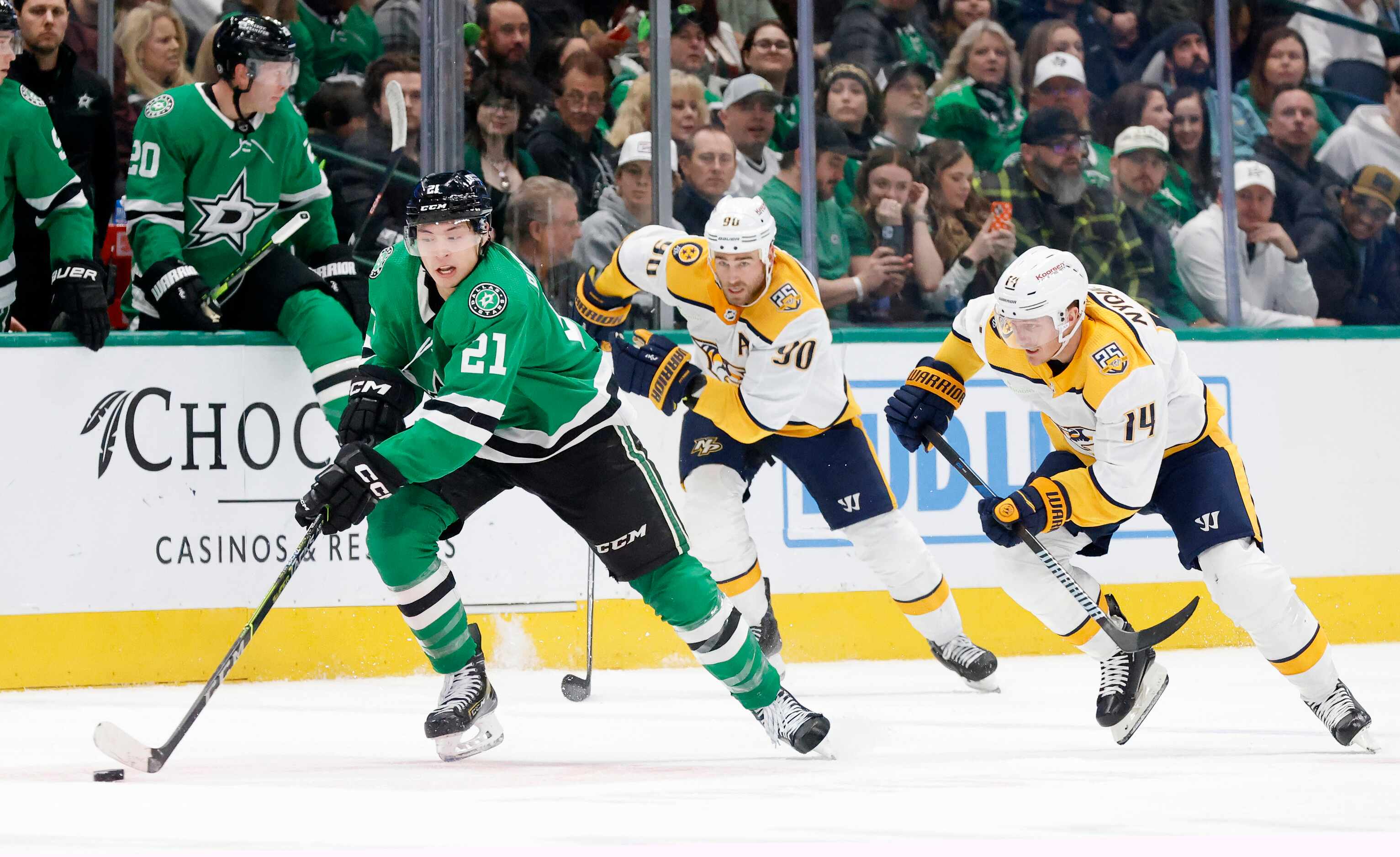 Dallas Stars left wing Jason Robertson (21) breaks away with the puck from Nashville...