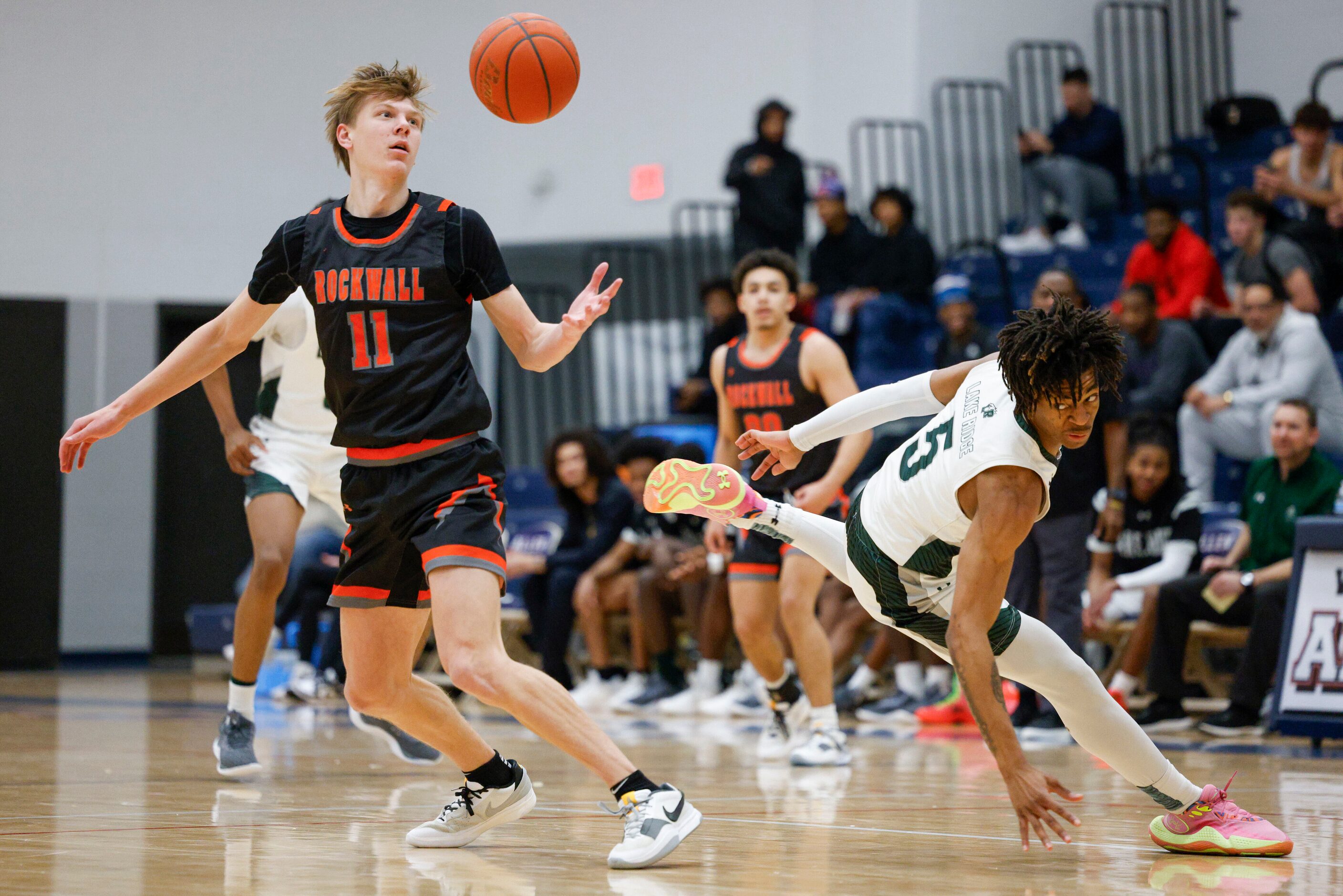 Mansfield Lake Ridge's Ahmare Rose (5) tries for the steal on Rockwall's Corbin Brown (11)...