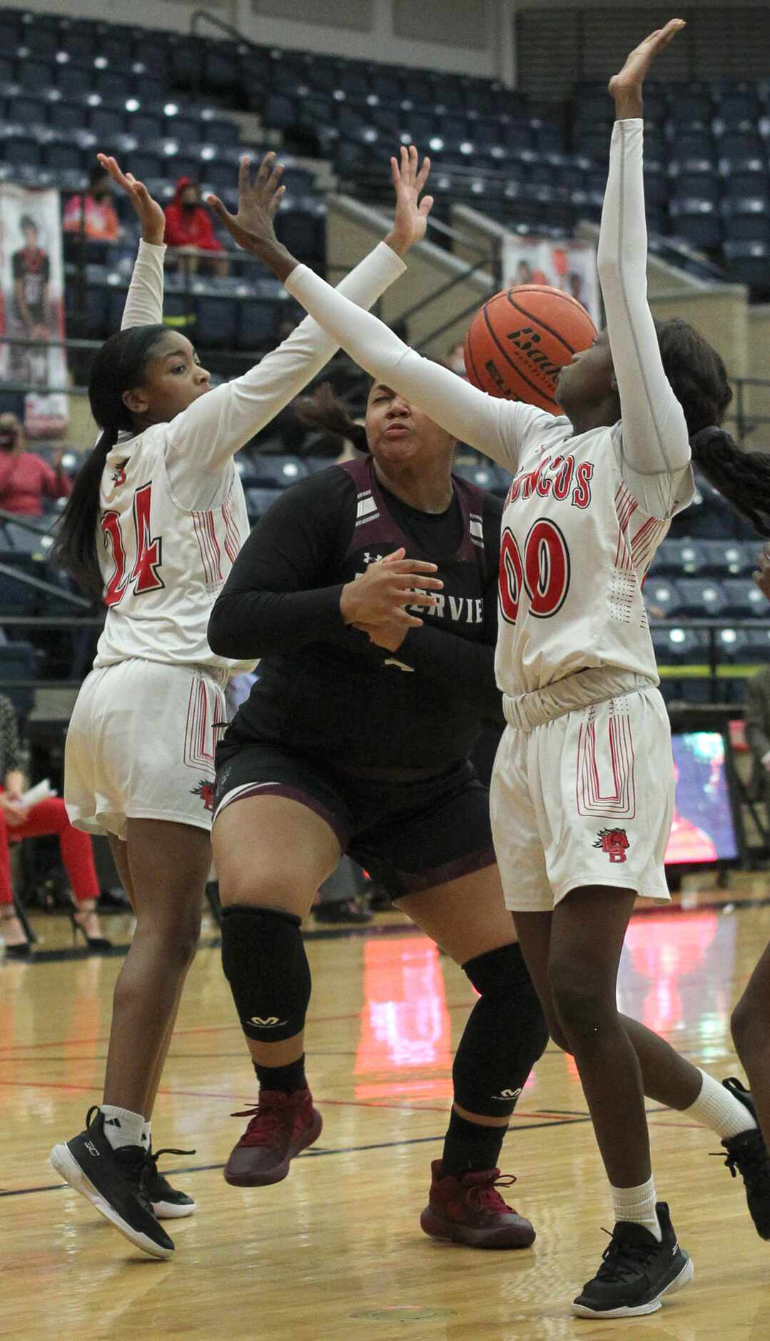 Mansfield Timberview post Trinity King (32), center, is swarmed by the aggressive defense of...
