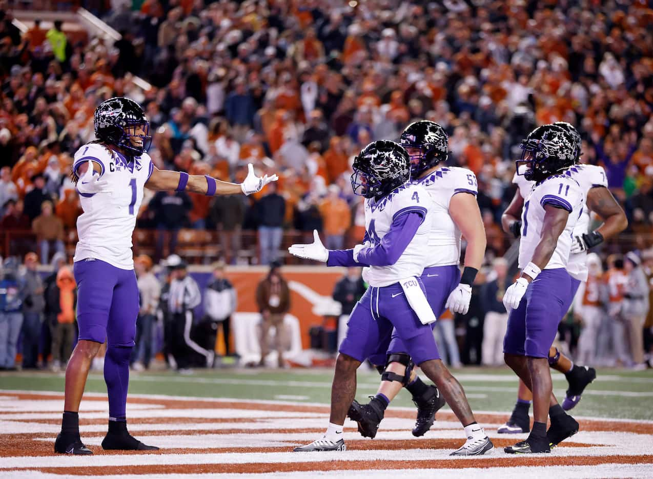 TCU Horned Frogs wide receiver Quentin Johnston (1) is congratulated by teammates Taye...