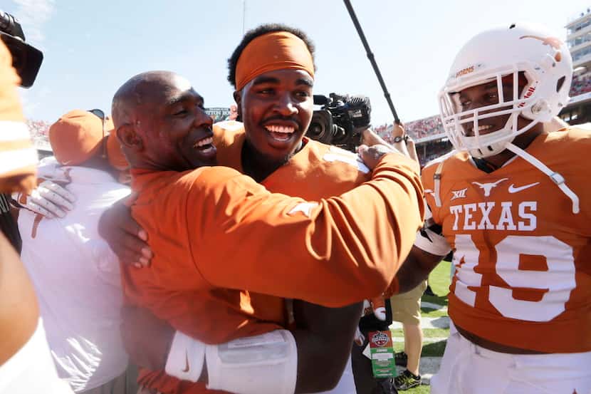 Texas head coach Charlie Strong,center left, celebrates with Tyrone Swoopes after their...