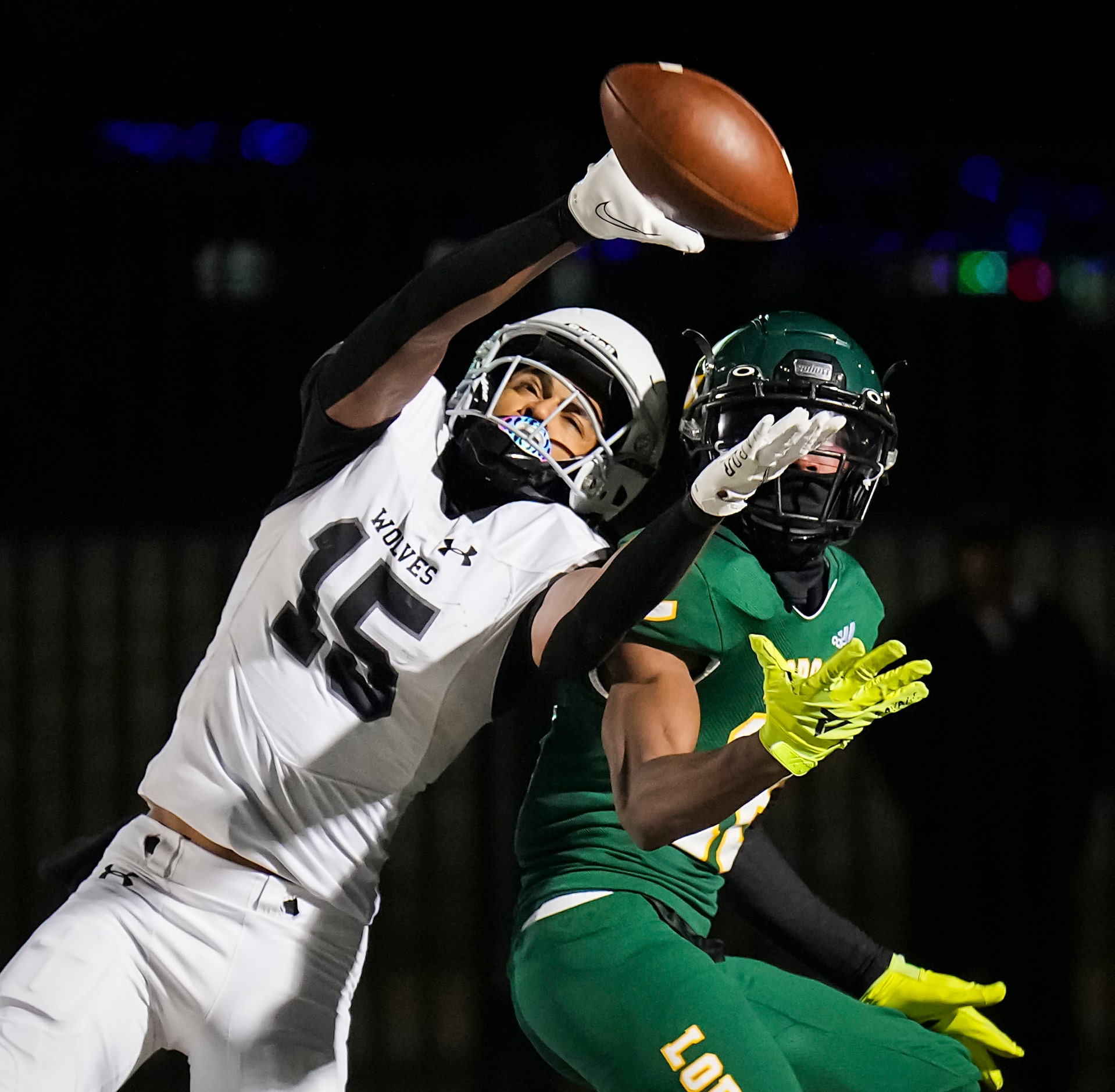 Mansfield Timberview wide receiver Titus Evans (15) can’t make a catch on the final play of...