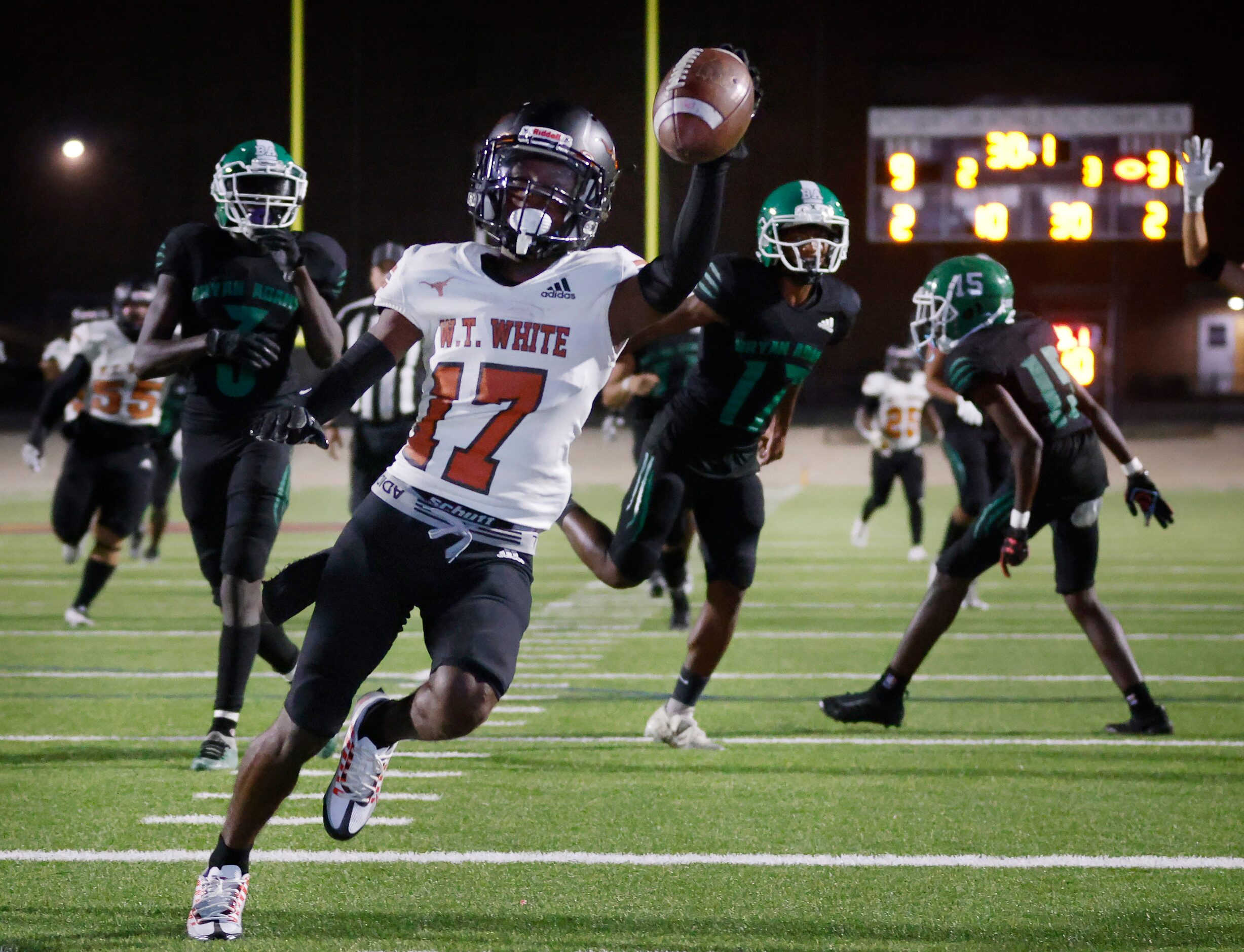 W.T. White wide receiver Bralon Beasley (17) scores a long catch and run for a late second...