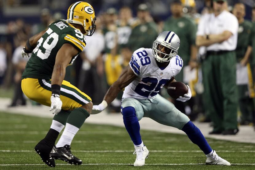 Dallas Cowboys running back DeMarco Murray (29) looks to juke Green Bay Packers inside...