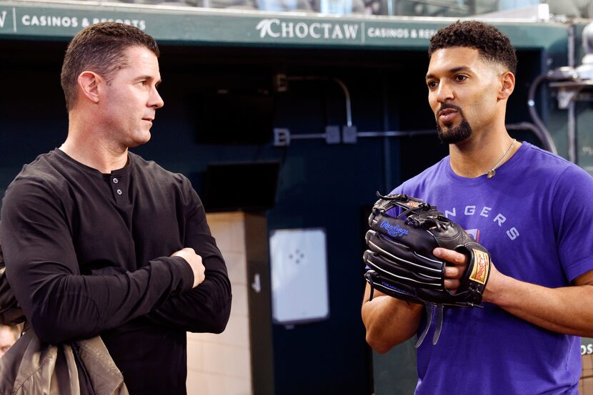 Texas Rangers Hall of Famer Michael Young (left) speaks with Rangers second baseman Marcus...