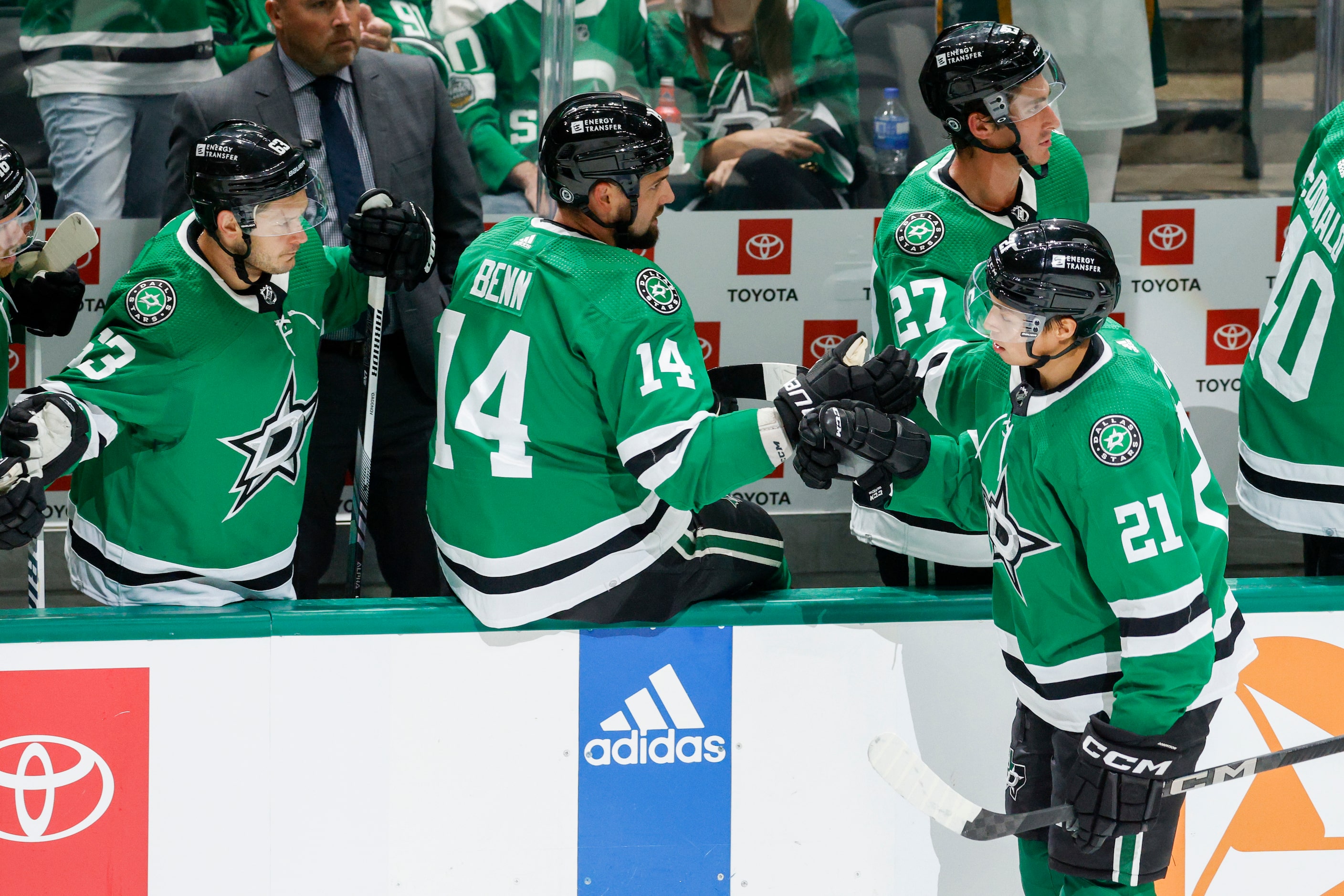 Dallas Stars left wing Jason Robertson (21) celebrates his goal with teammates on the bench...