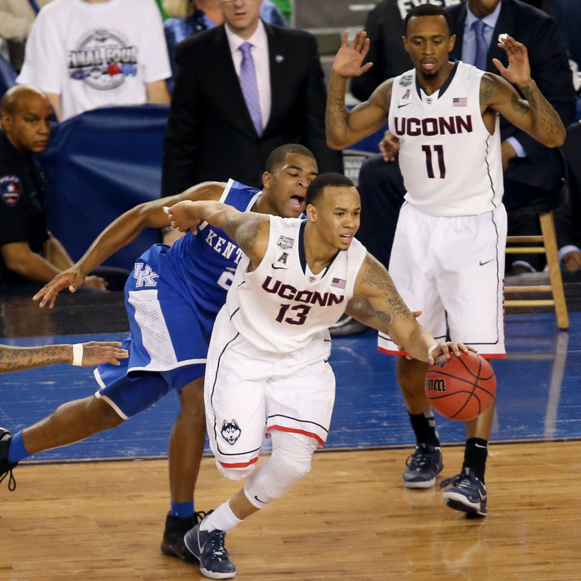 Kentucky Wildcats guard Aaron Harrison (2) tries to make a steal against Connecticut Huskies...