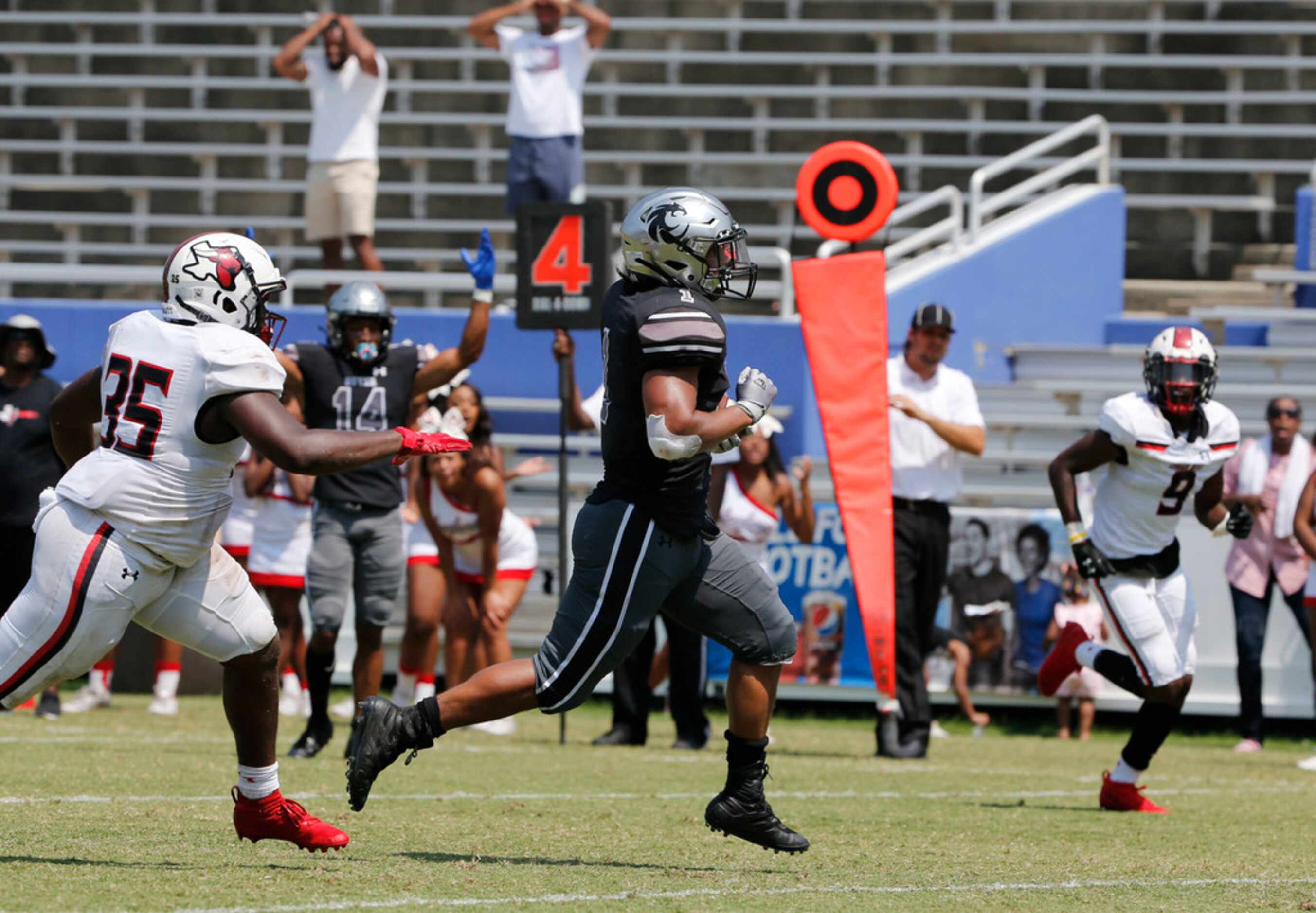 Denton Guyer running back Kaedric Cobbs (1) scores the winning touchdown on 4th and goal in...