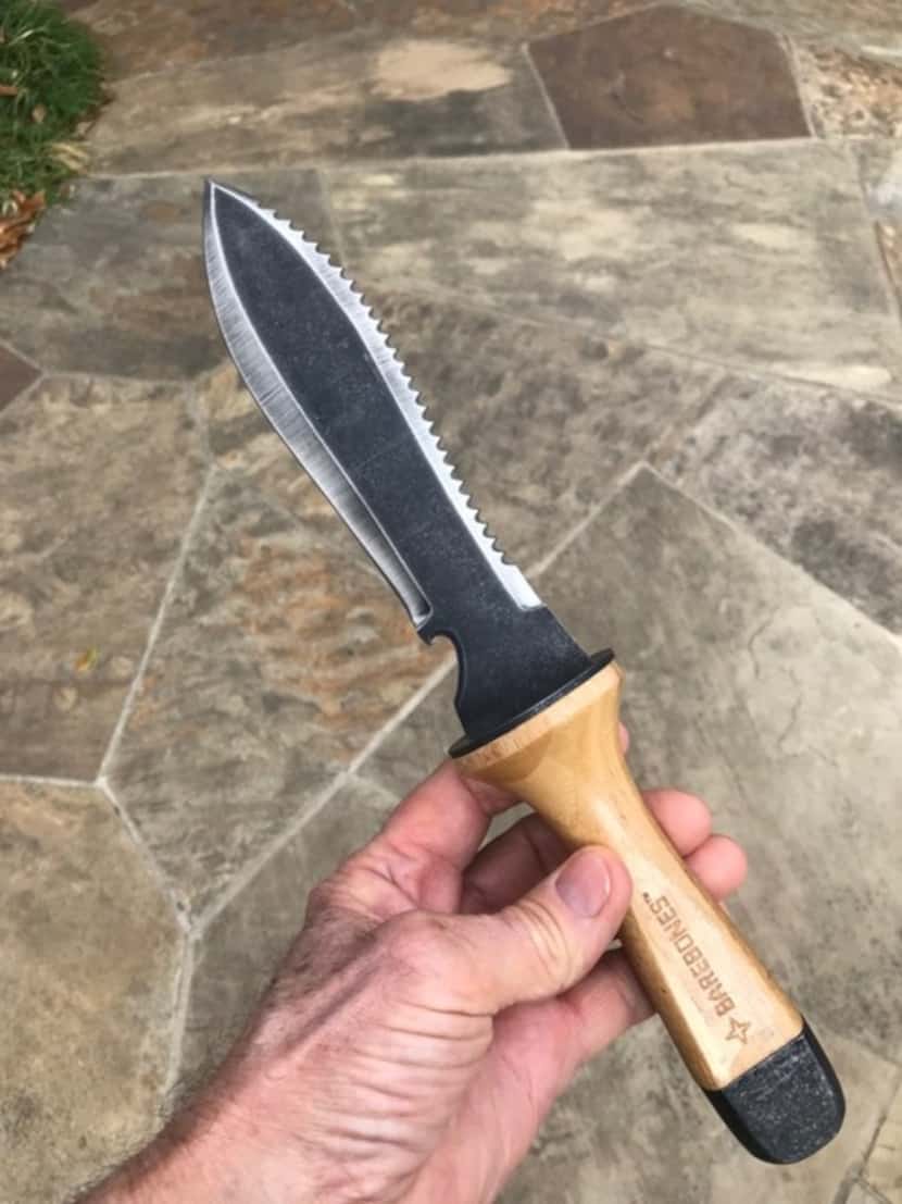 Hori hori knife from Barebones has one sharp edge and one serrated edge.