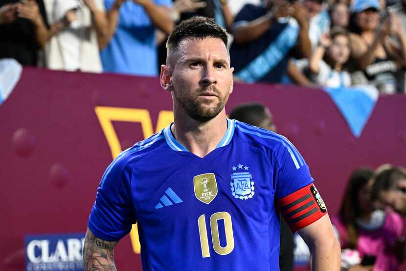 El delantero y capitán argentino Lionel Messi durante el primer tiempo del partido amistoso...